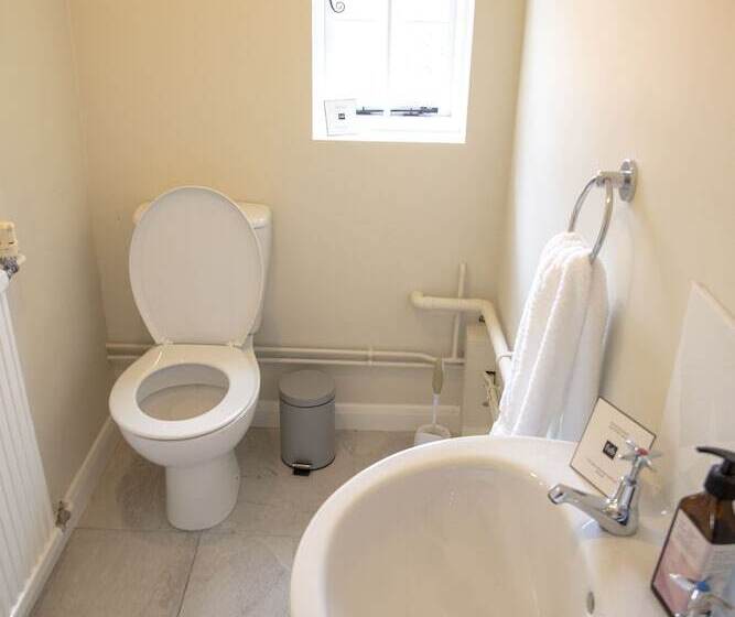 ホテル The Falcon