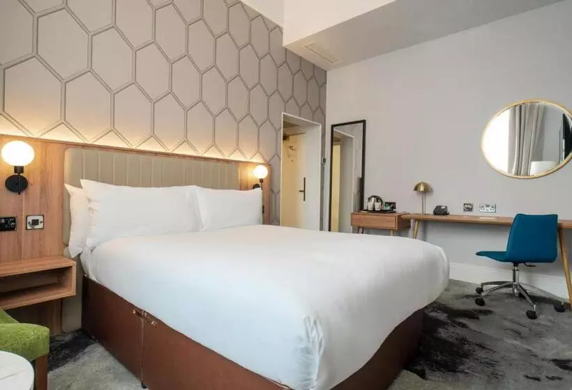 The Queen At Chester Hotel, Bw Premier Collection