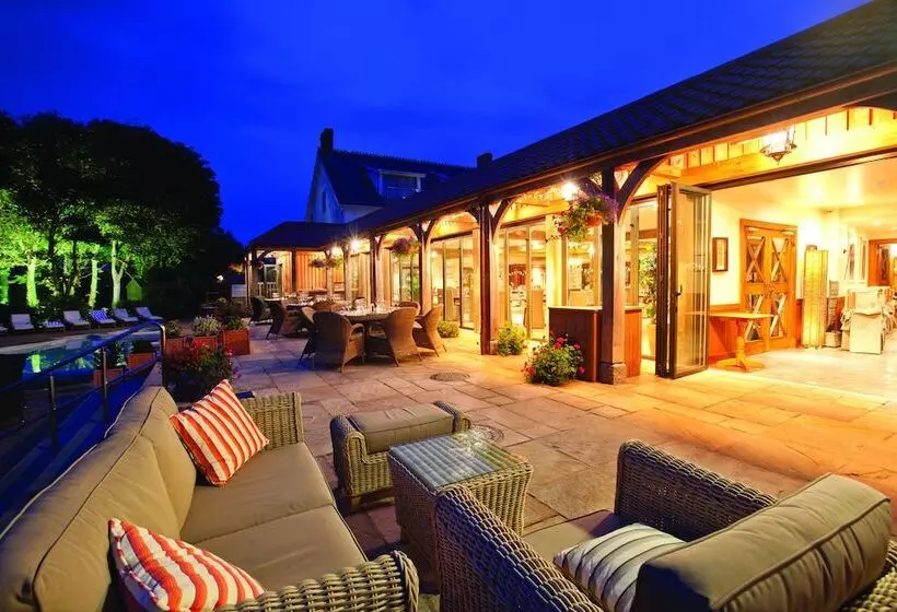 The Farmhouse Hotel And Restaurant