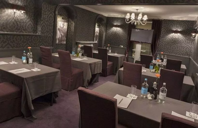 The Farmhouse Hotel And Restaurant