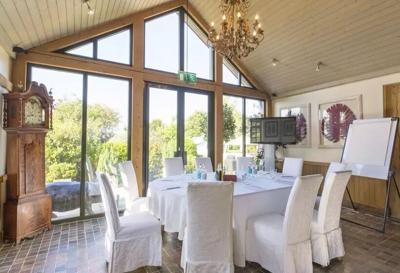 The Farmhouse Hotel And Restaurant