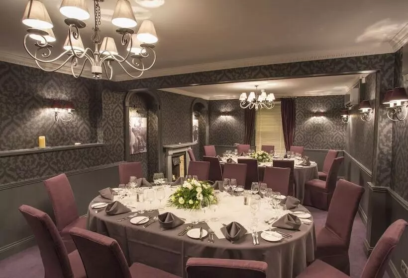 The Farmhouse Hotel And Restaurant