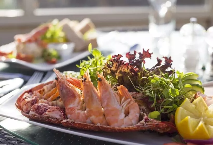 The Farmhouse Hotel And Restaurant