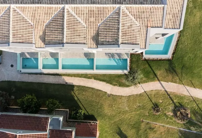 酒店 Acharavi Beach