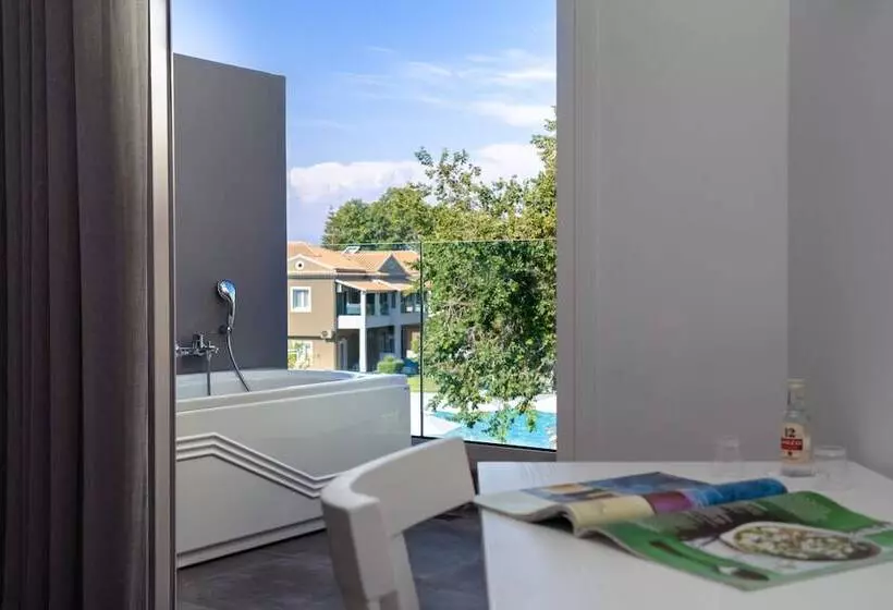 酒店 Acharavi Beach