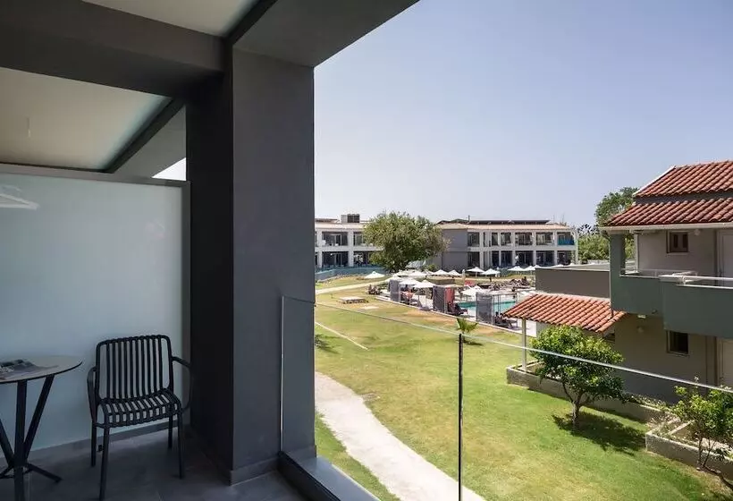 酒店 Acharavi Beach