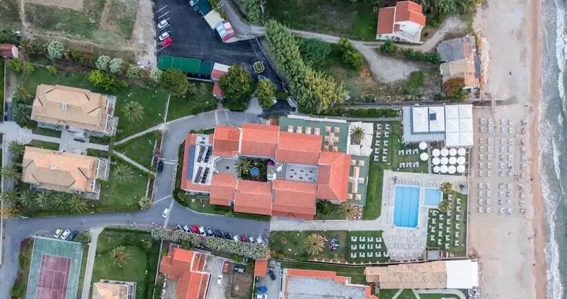 酒店 Acharavi Beach