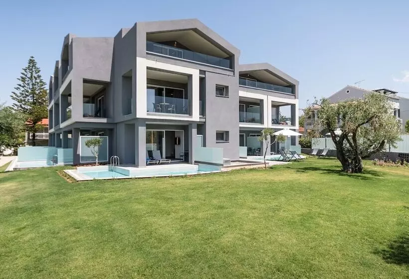 酒店 Acharavi Beach