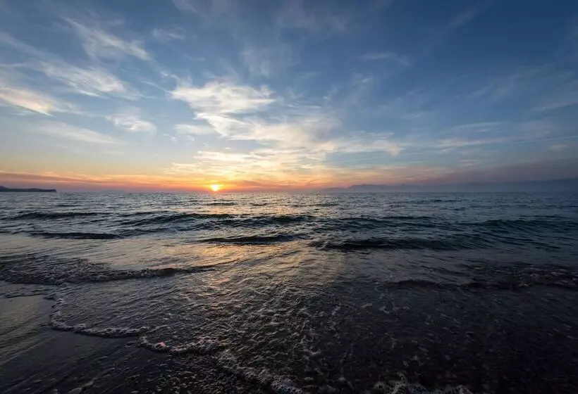 酒店 Acharavi Beach