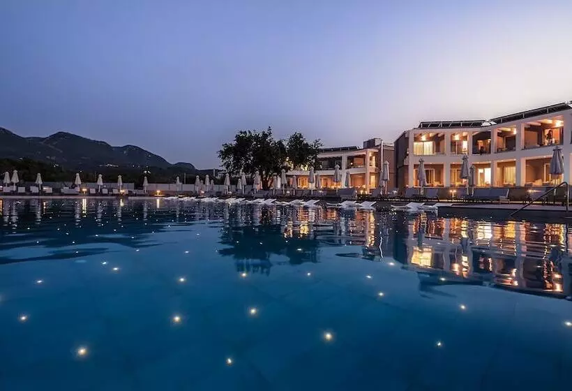 酒店 Acharavi Beach