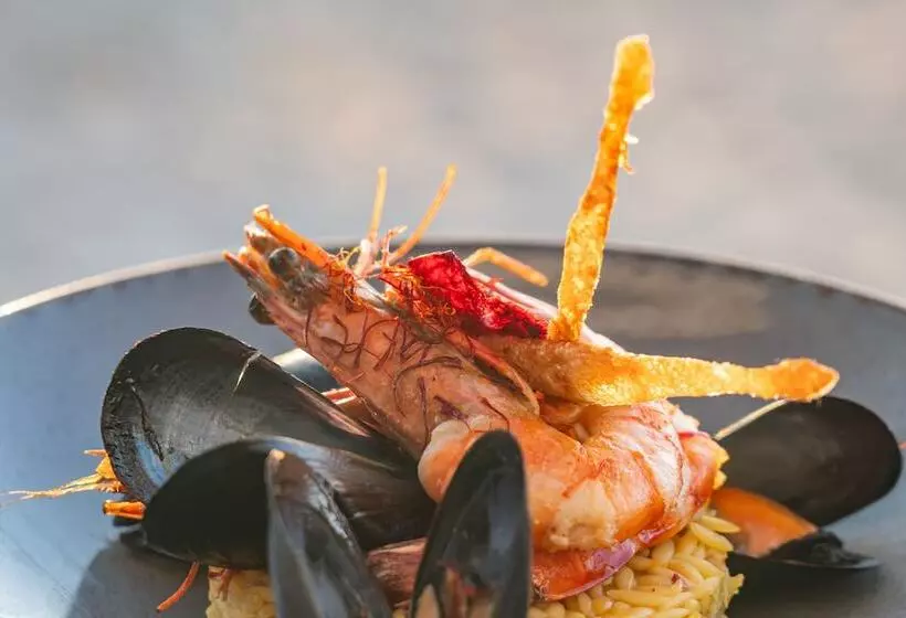 酒店 Acharavi Beach