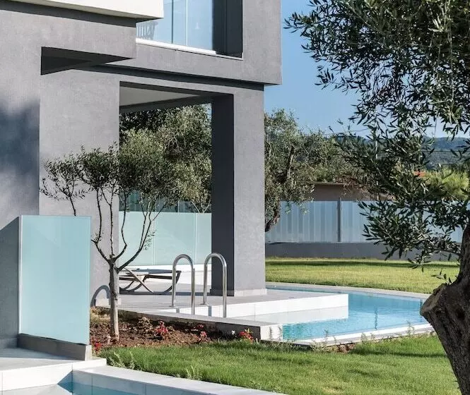 酒店 Acharavi Beach