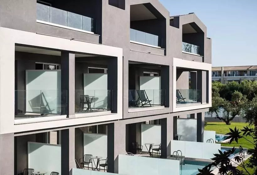 酒店 Acharavi Beach