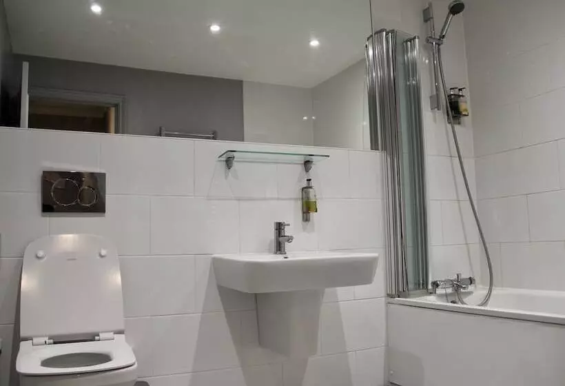 בית מלון כפרי Blue Boar