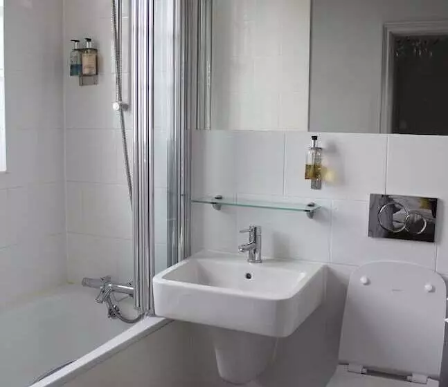 בית מלון כפרי Blue Boar