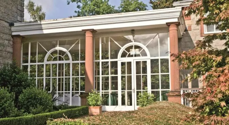 Отель Macdonald Leeming House