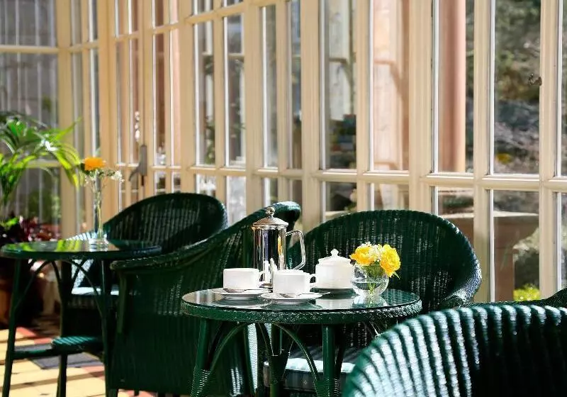 Отель Macdonald Leeming House