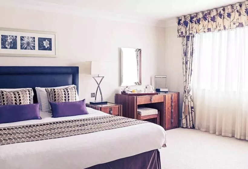 בית מלון כפרי Mercure St Albans Noke