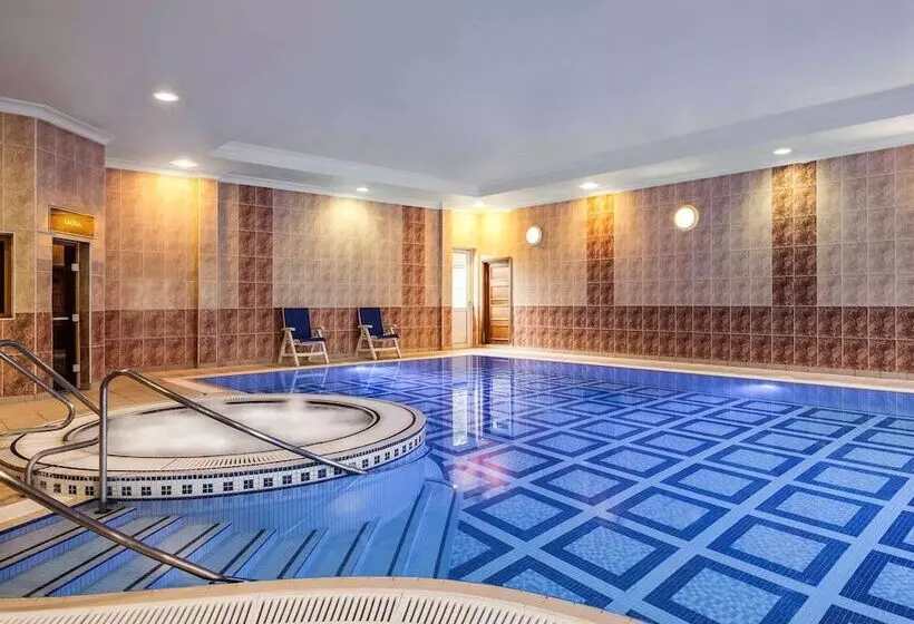 בית מלון כפרי Mercure St Albans Noke