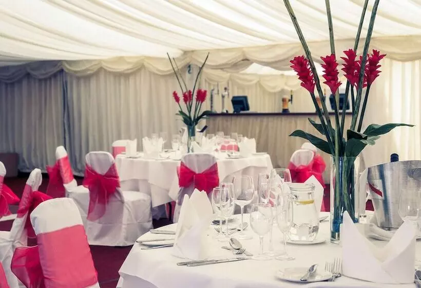 בית מלון כפרי Mercure St Albans Noke