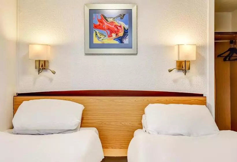 The Hotel Rafiya, Redditch