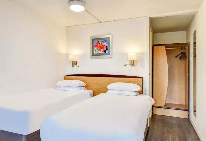 The Hotel Rafiya, Redditch