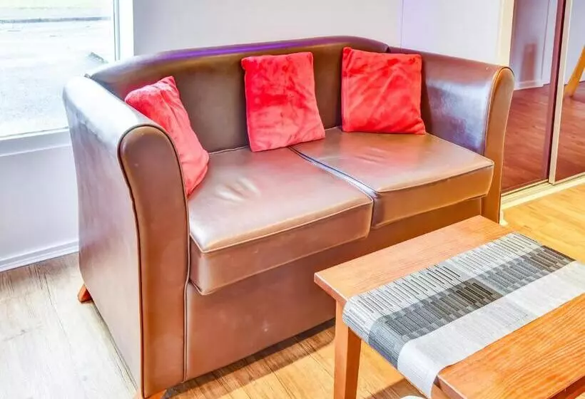 The Hotel Rafiya, Redditch