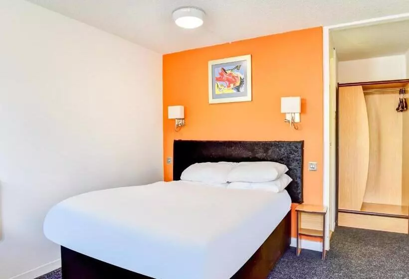 The Hotel Rafiya, Redditch