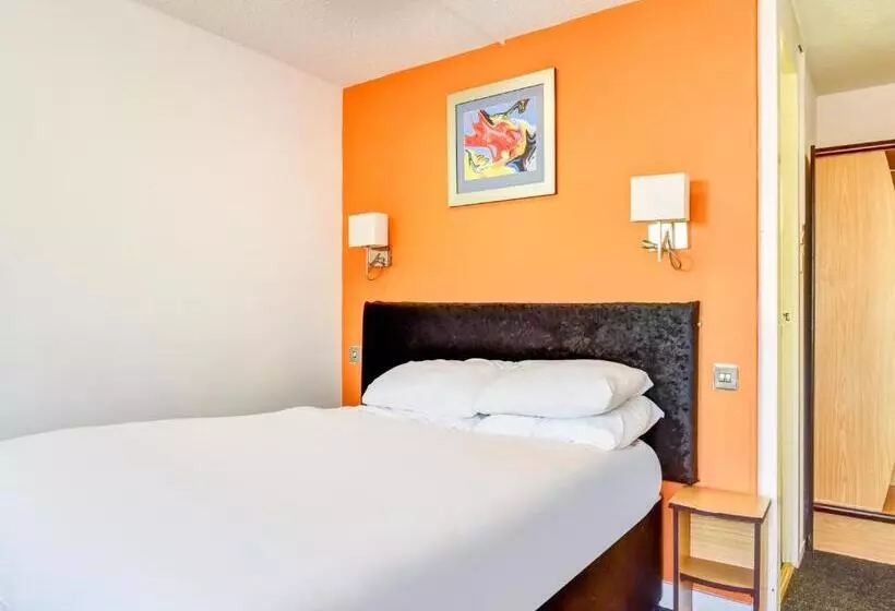 The Hotel Rafiya, Redditch