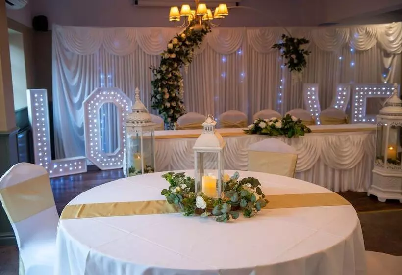 호텔 The Red Lion Inn By Chef & Brewer Collection