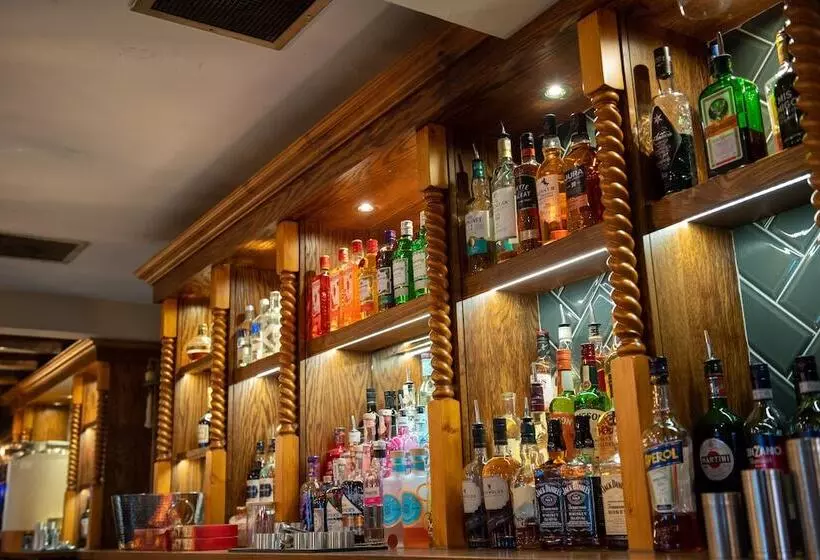 호텔 The Red Lion Inn By Chef & Brewer Collection