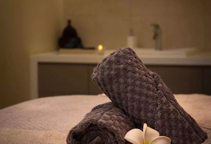 Отель The Welcombe Golf & Spa