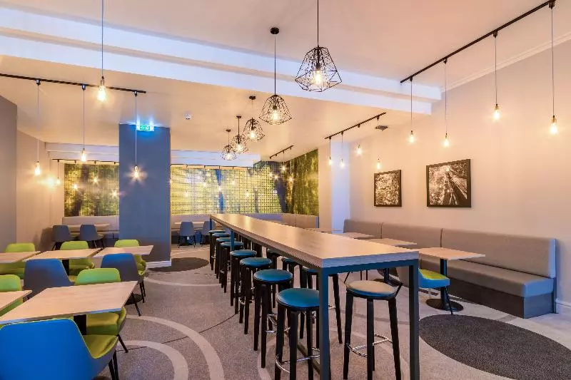 Отель Thistle Express London Luton