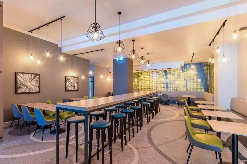 Отель Thistle Express London Luton