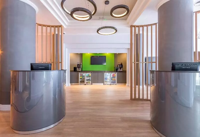 Отель Thistle Express London Luton