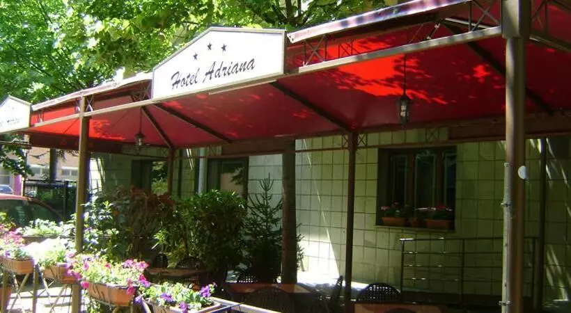 Отель Adriana