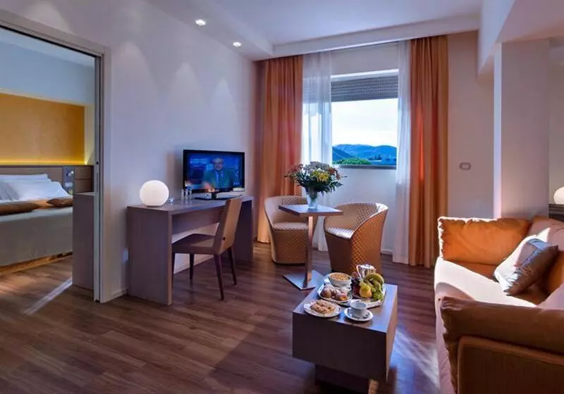 فندق Bristol Buja