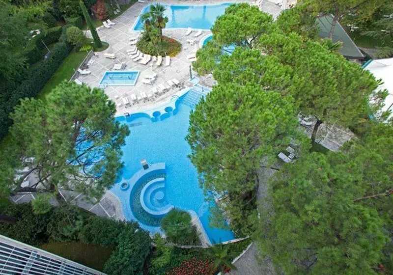 فندق Bristol Buja