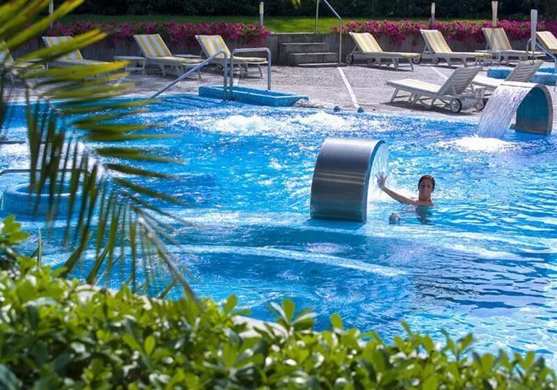 فندق Bristol Buja