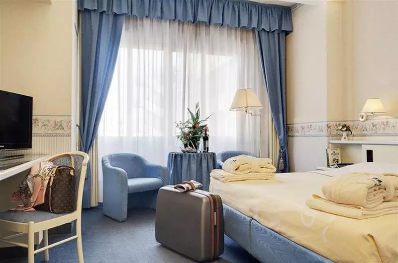 فندق Bristol Buja