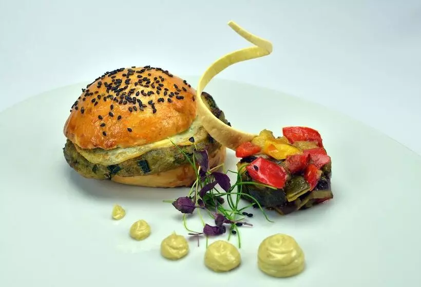 فندق Bristol Buja