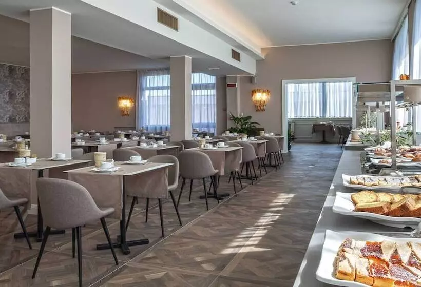 فندق Bristol Buja