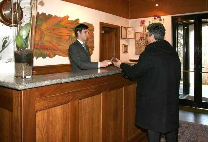 בית מלון כפרי Des Geneys