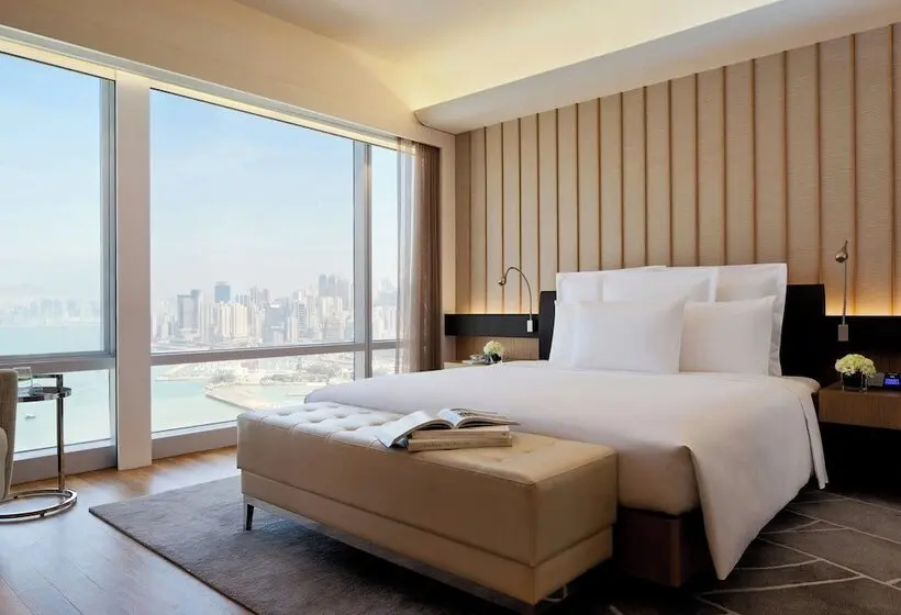 هتل Renaissance Hong Kong Harbour View