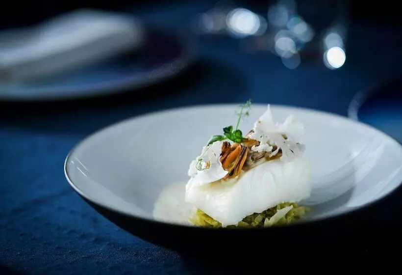 Sheraton Hong Kong Hotel & Towers