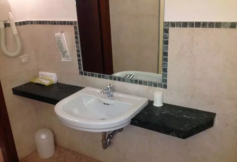 فندق Albergo Bianchi Stazione