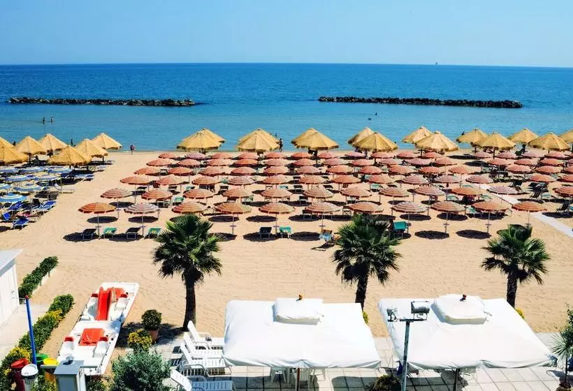 ホテル Albergo Punta De L'est