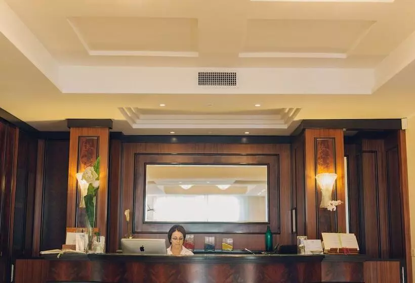 ホテル Albergo Punta De L'est