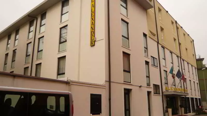 هتل Alexander