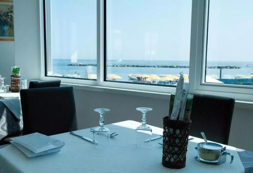 ホテル Asiago Beach